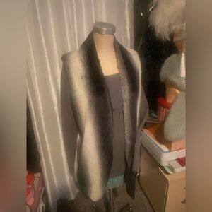 2oc  sweater and vest absolutely gorgeous size large, fur is a chinchilla print